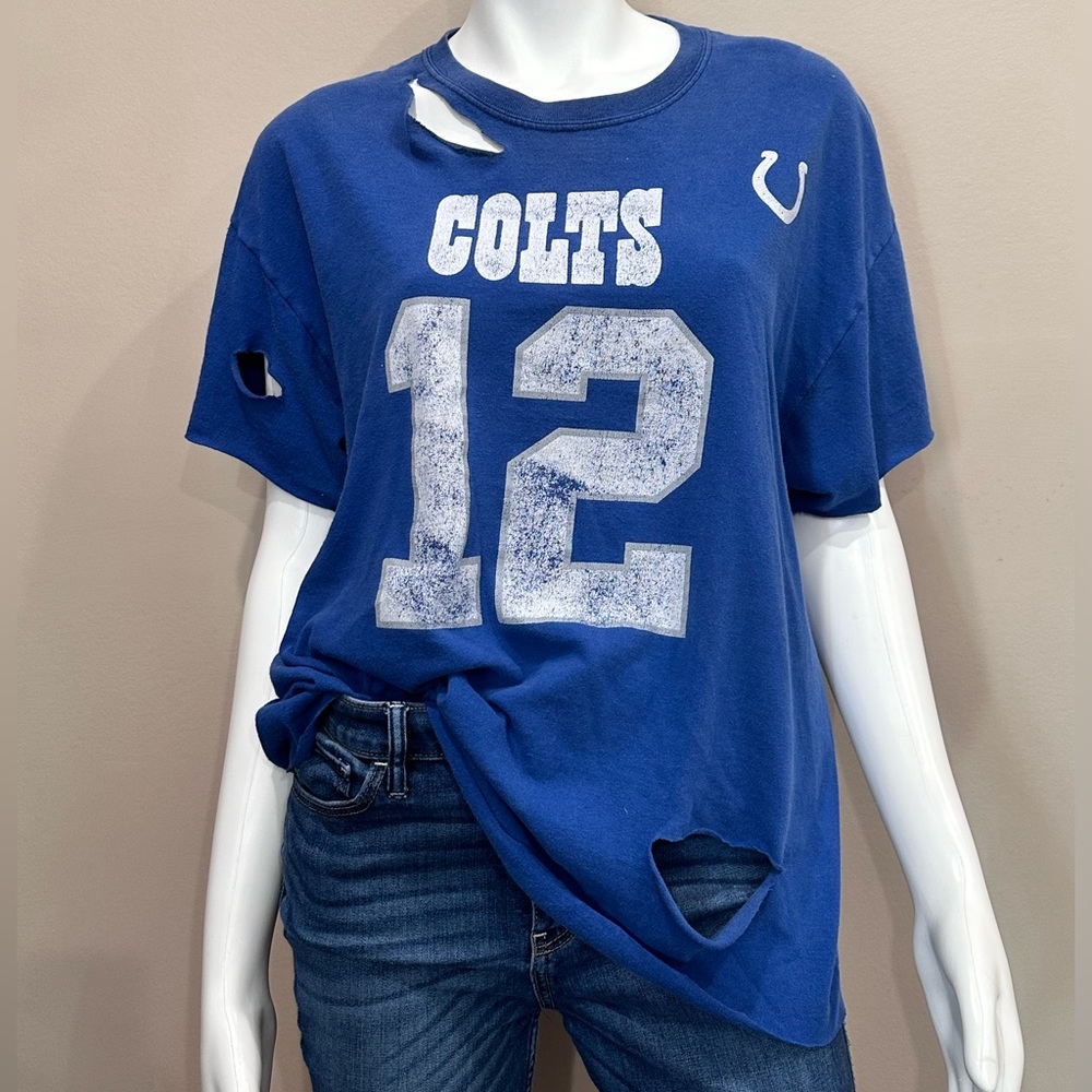 Size Large distressed vintage Colts tee